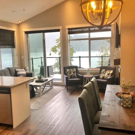 Sandy Feet Retreat Port Renfrew- Oceanfront 2Br Modern Cottage 外观 照片