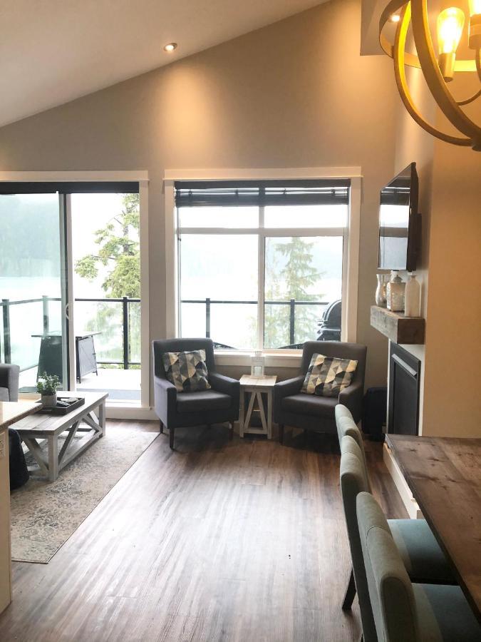 Sandy Feet Retreat Port Renfrew- Oceanfront 2Br Modern Cottage 外观 照片