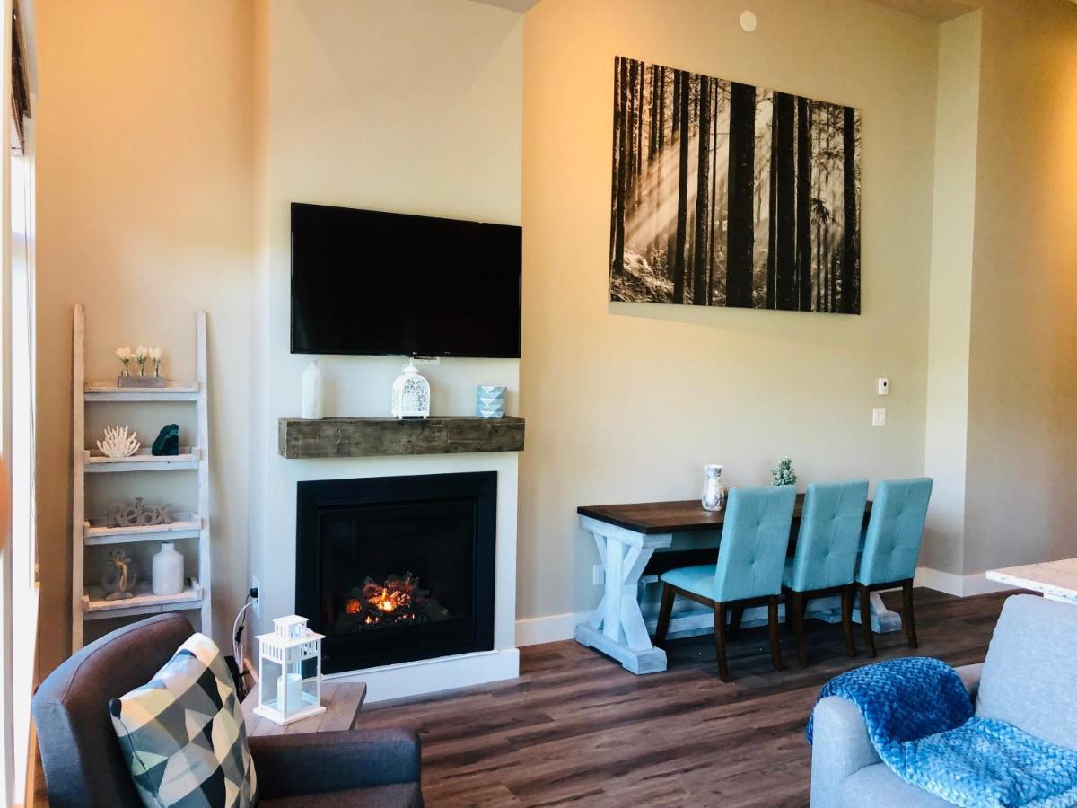 Sandy Feet Retreat Port Renfrew- Oceanfront 2Br Modern Cottage 外观 照片
