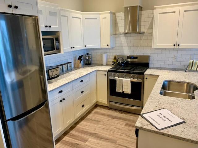 Sandy Feet Retreat Port Renfrew- Oceanfront 2Br Modern Cottage 外观 照片